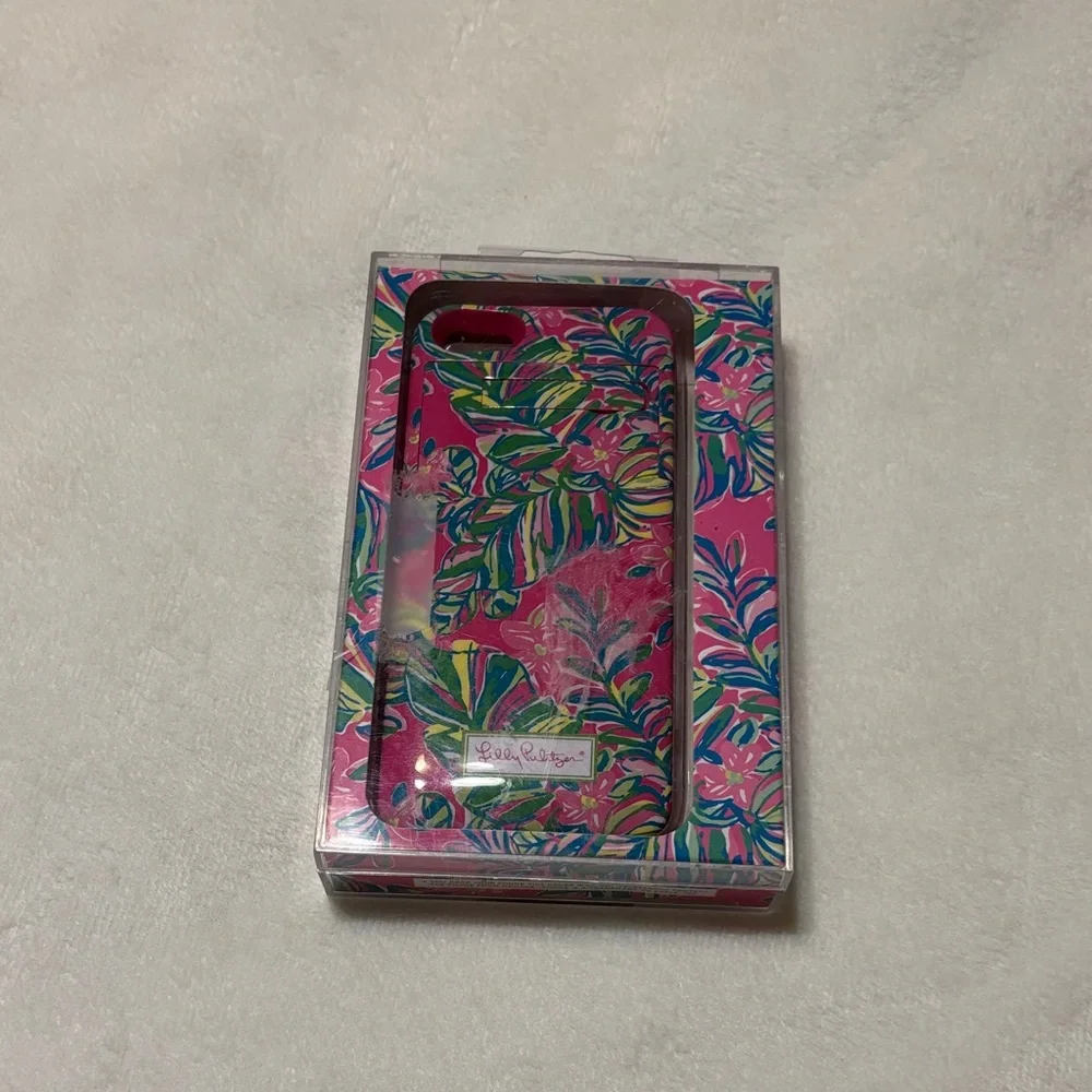iPhone 5/5X. Are there any out there;). Lilly Pulitzer Vibrant Leafy Phone Case